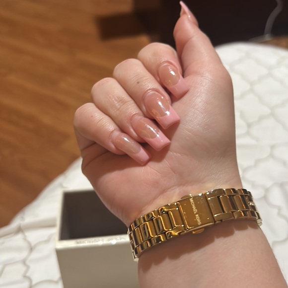 MICHEAL KORS WATCH 😍 - Picture 5 of 5